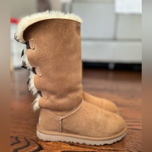 UGG BAILEY BOW II TALL CHESTNUT BOOTS size 5
